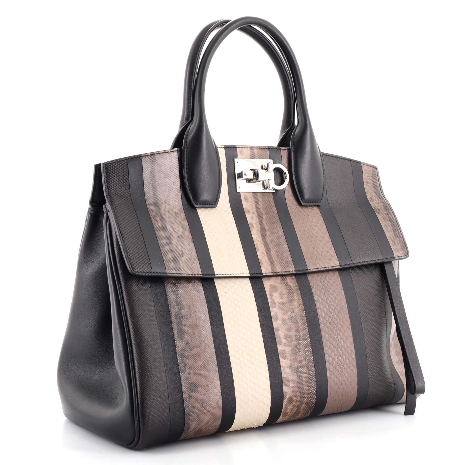 Salvatore Ferragamo Studio Satchel Gestreiftes Schlangenhaut Medium (Schwarz)
