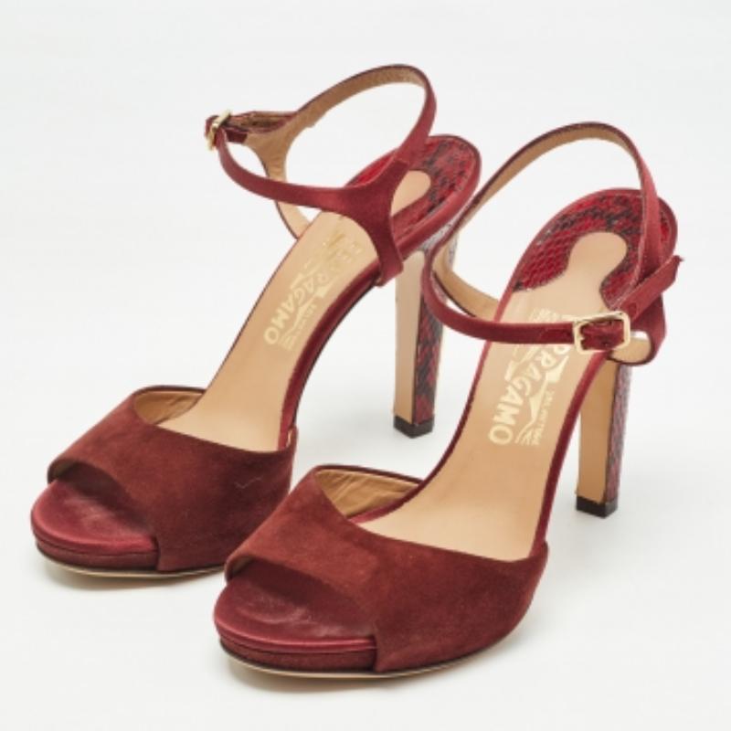Salvatore Ferragamo Sandalias con correa en el tobillo de ante y piel de pitón talla 38,5 en venta 2