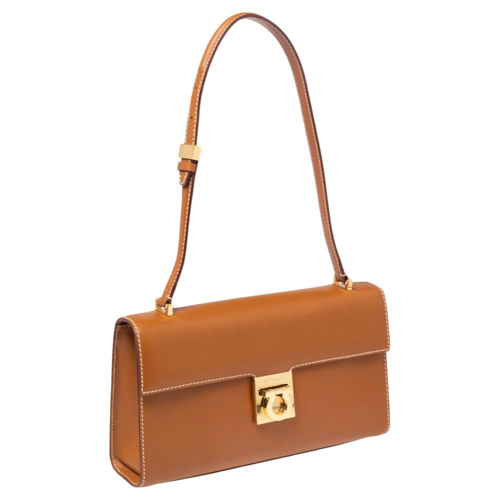 Salvatore Ferragamo Tan Leather Gancini Flap Shoulder Bag In Good Condition In Dubai, Al Qouz 2