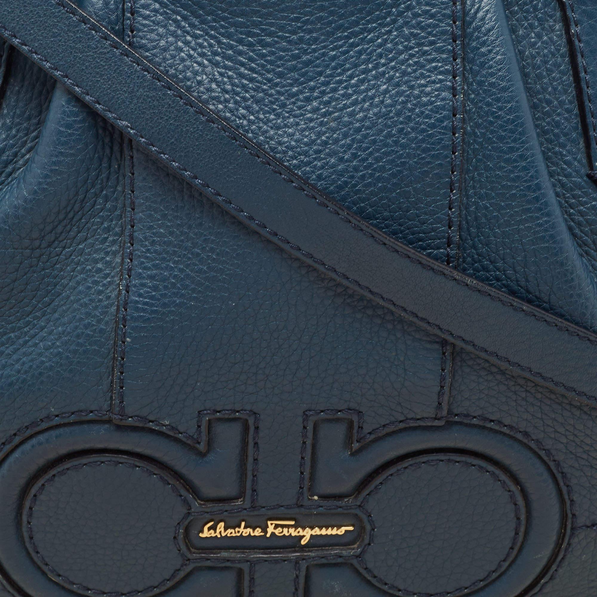 Salvatore Ferragamo Teal Blue Leather Gancini Tote In Good Condition In Dubai, Al Qouz 2