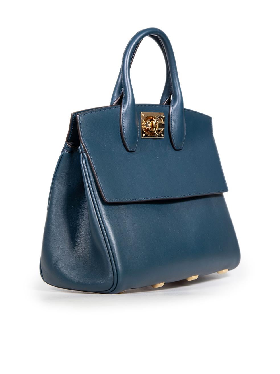 CONDITION is Very good. Hardly any visible wear to handbag is evident on this used Salvatore Ferragamo designer resale item.This handbag includes the original dust bag.
 
 
 
 Details
 
 
 Model: Studio
 
 Teal
 
 Leather
 
 Medium handbag
 
 2x Top