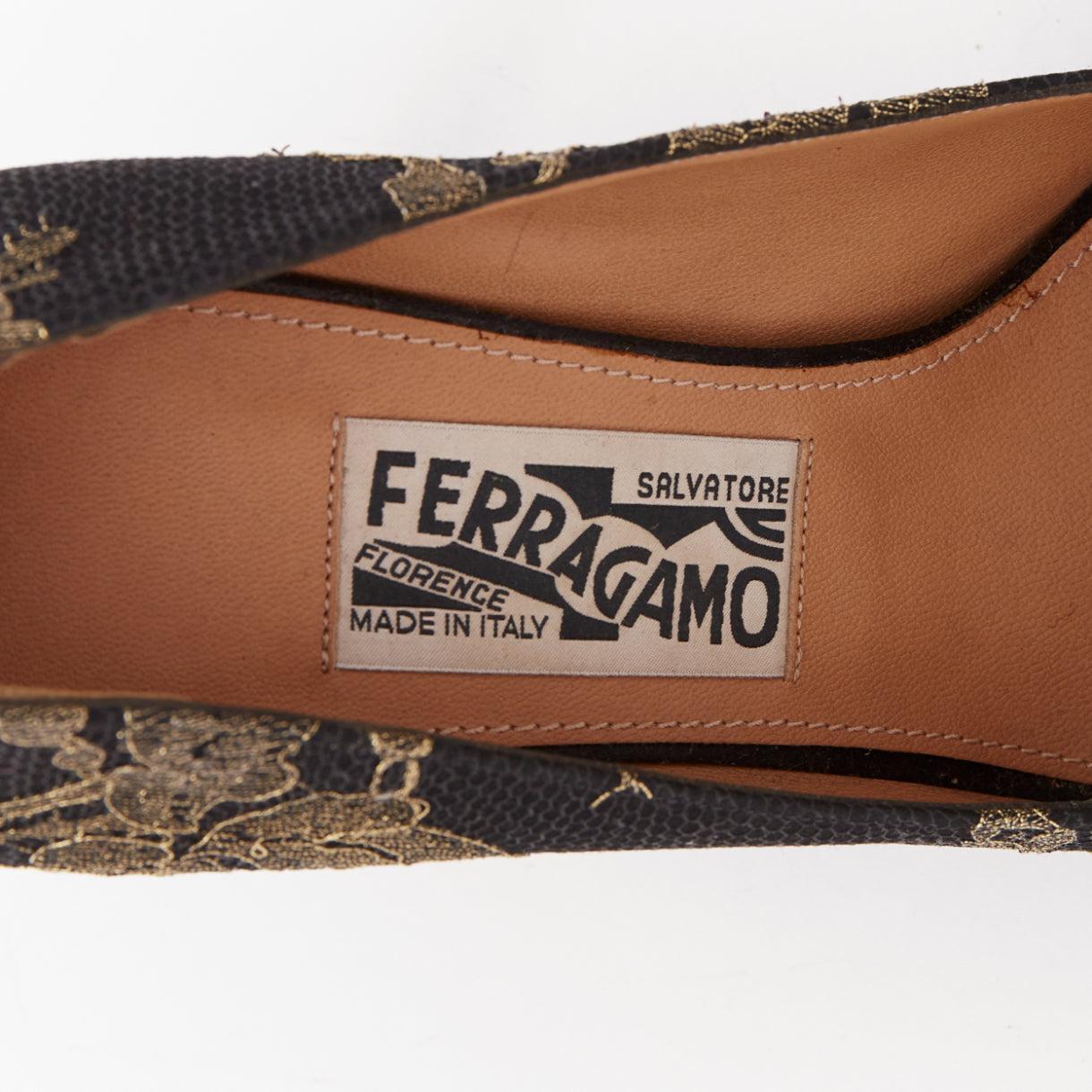 Escarpins Vera bow peep toe en dentelle noire et dorée SALVATORE FERRAGAMO Taille 8 en vente 5