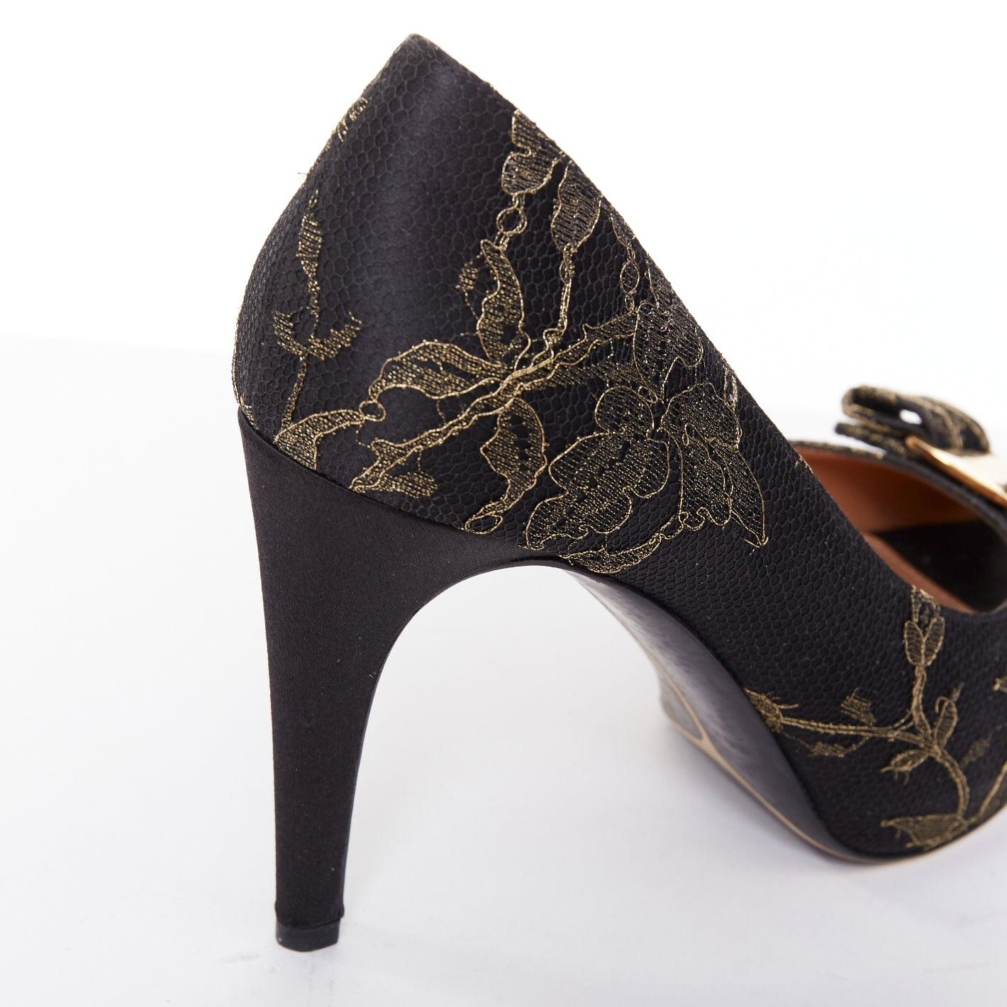 Escarpins Vera bow peep toe en dentelle noire et dorée SALVATORE FERRAGAMO Taille 8 en vente 3