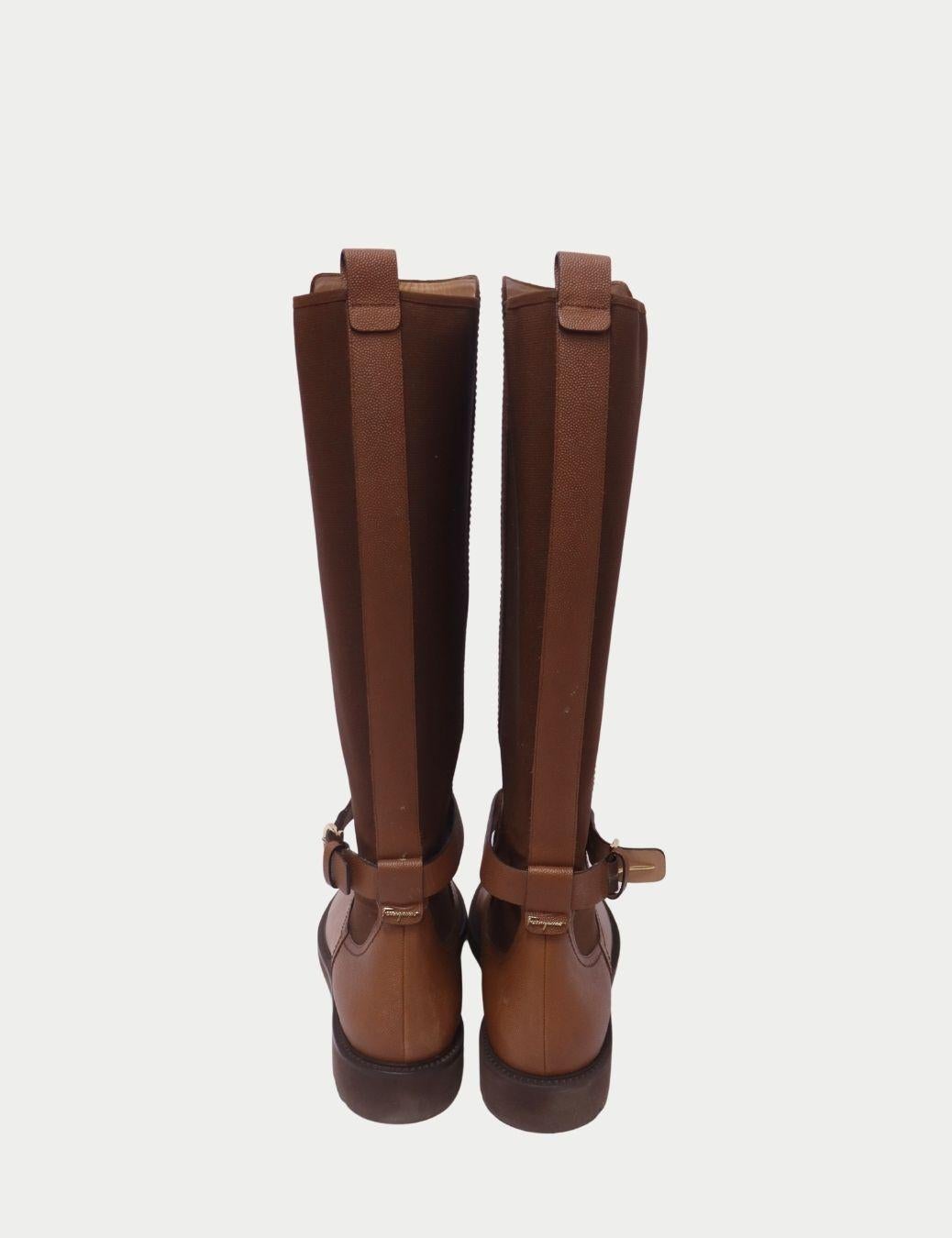 Salvatore Ferragamo Bottes d'équitation bicolores marron avec boucles dorées - EU 40 Excellent état - En vente à Amman, JO