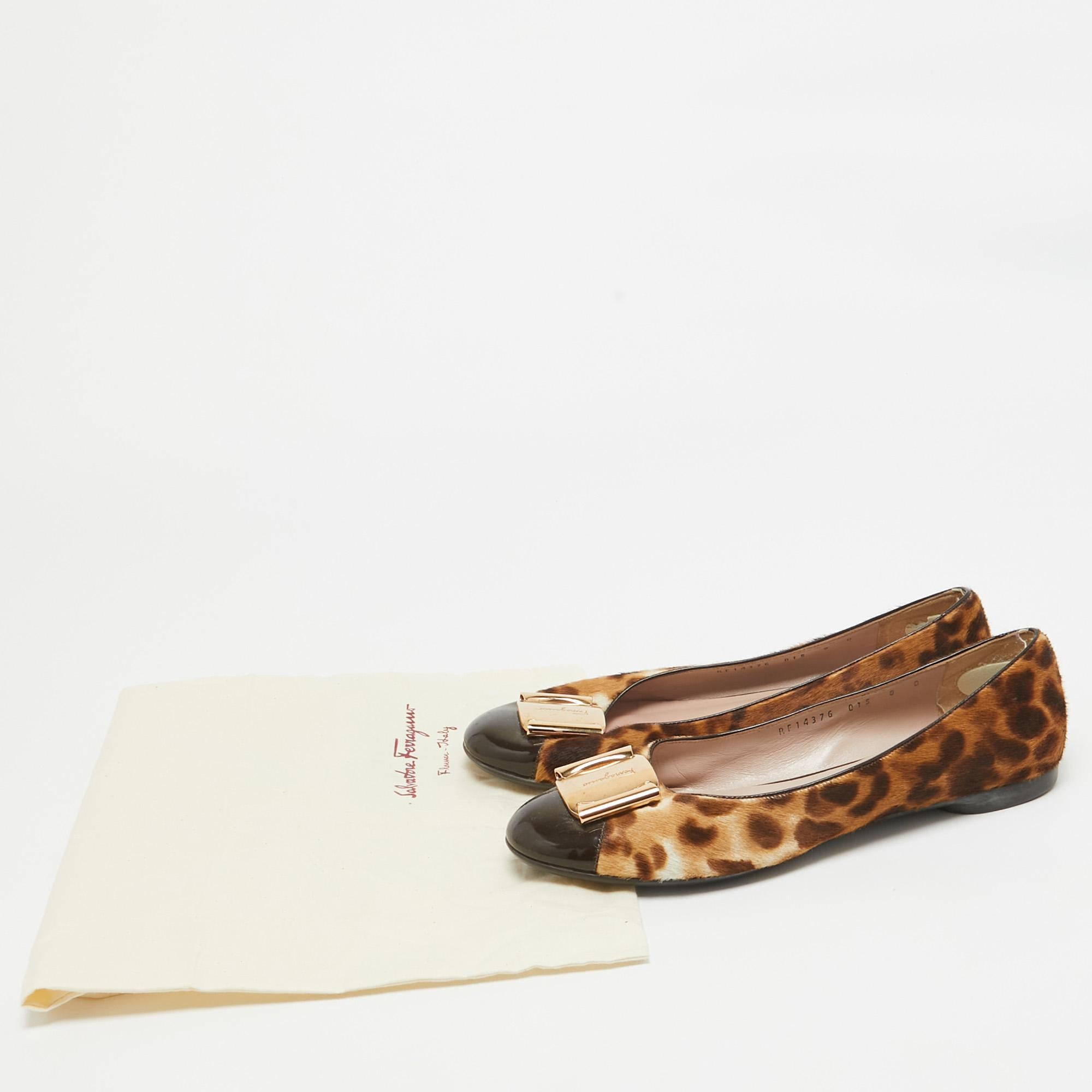 Salvatore Ferragamo Two Tone Leopard Print Calf Hair Sun Flats Size 38.5 For Sale 5