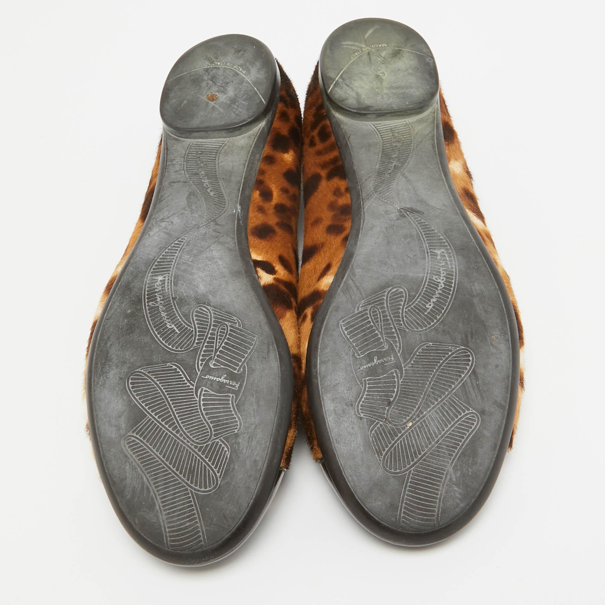 Salvatore Ferragamo Two Tone Leopard Print Calf Hair Sun Flats Size 38.5 For Sale 2