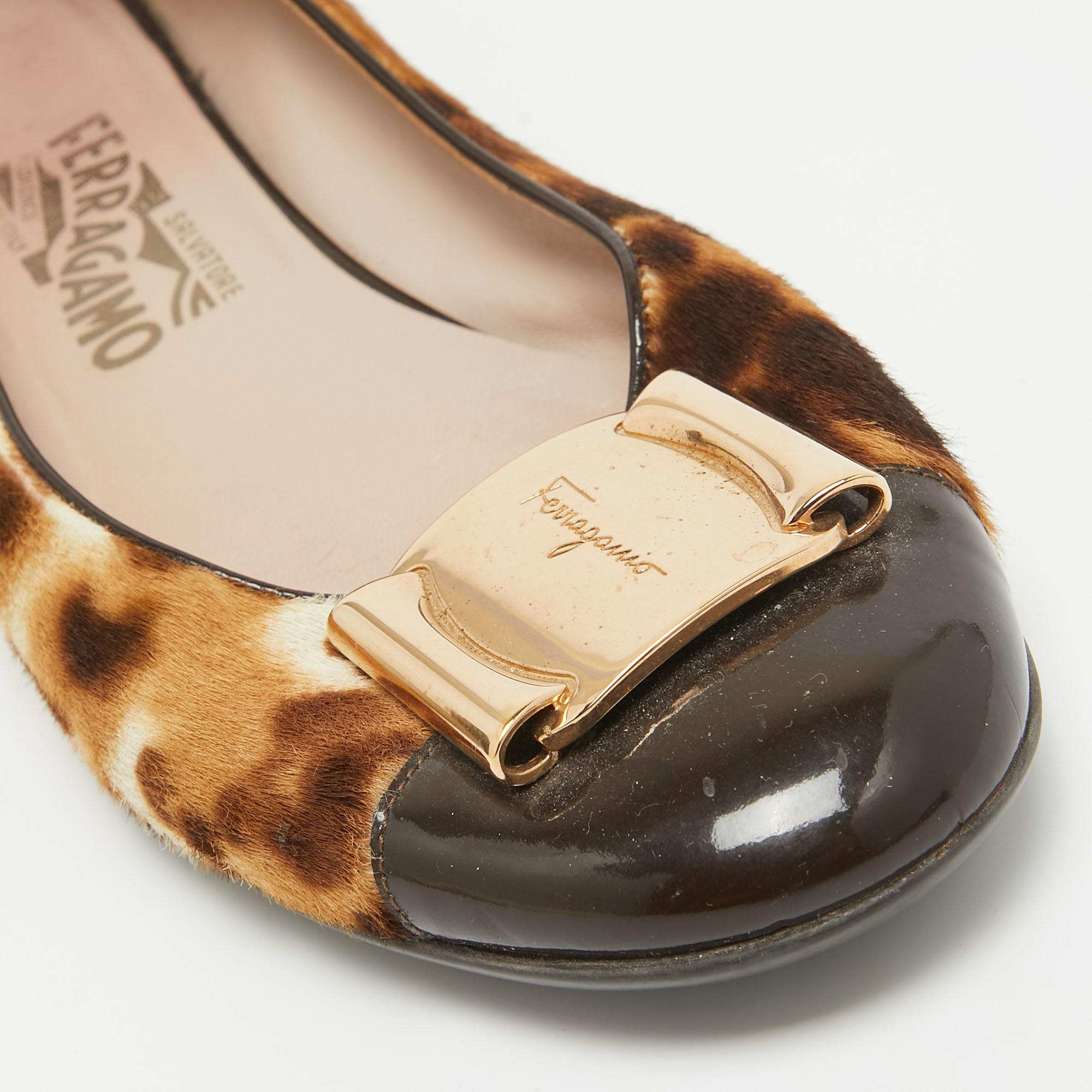 Salvatore Ferragamo Two Tone Leopard Print Calf Hair Sun Flats Size 38.5 For Sale 3