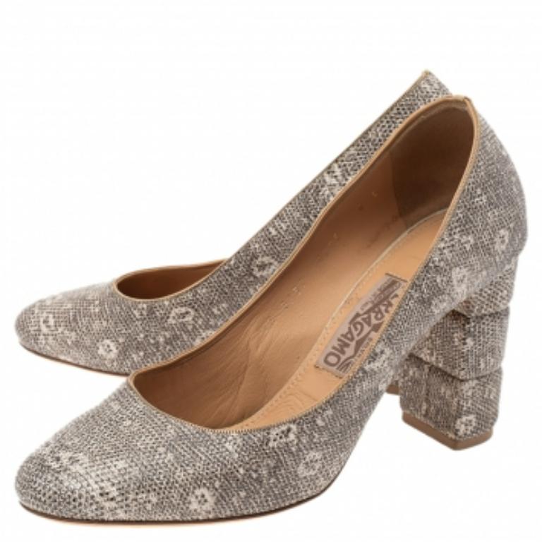 Salvatore Ferragamo Bombas de tacón en bloque de piel de dos tonos con relieve de lagarto talla 38.5 Marrón en venta