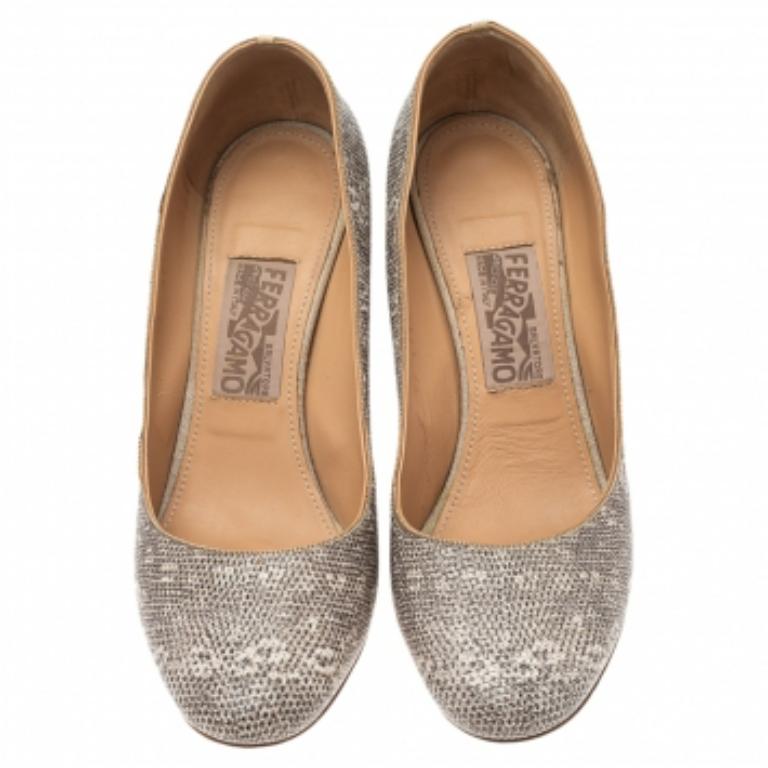 De las mujeres Salvatore Ferragamo Bombas de tacón en bloque de piel de dos tonos con relieve de lagarto talla 38.5 en venta