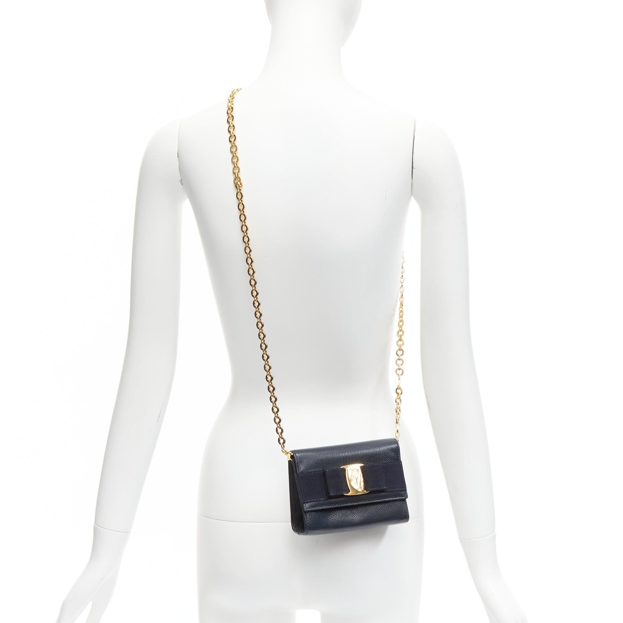 SALVATORE FERRAGAMO Vara Bow black scaled leather gold chain shoulder waist bag
Reference: TGAS/D00687
Brand: Salvatore Ferragamo
Model: Vara Bow
Material: Leather
Color: Black, Gold
Pattern: Animal Print
Closure: Snap Buttons
Lining: Black