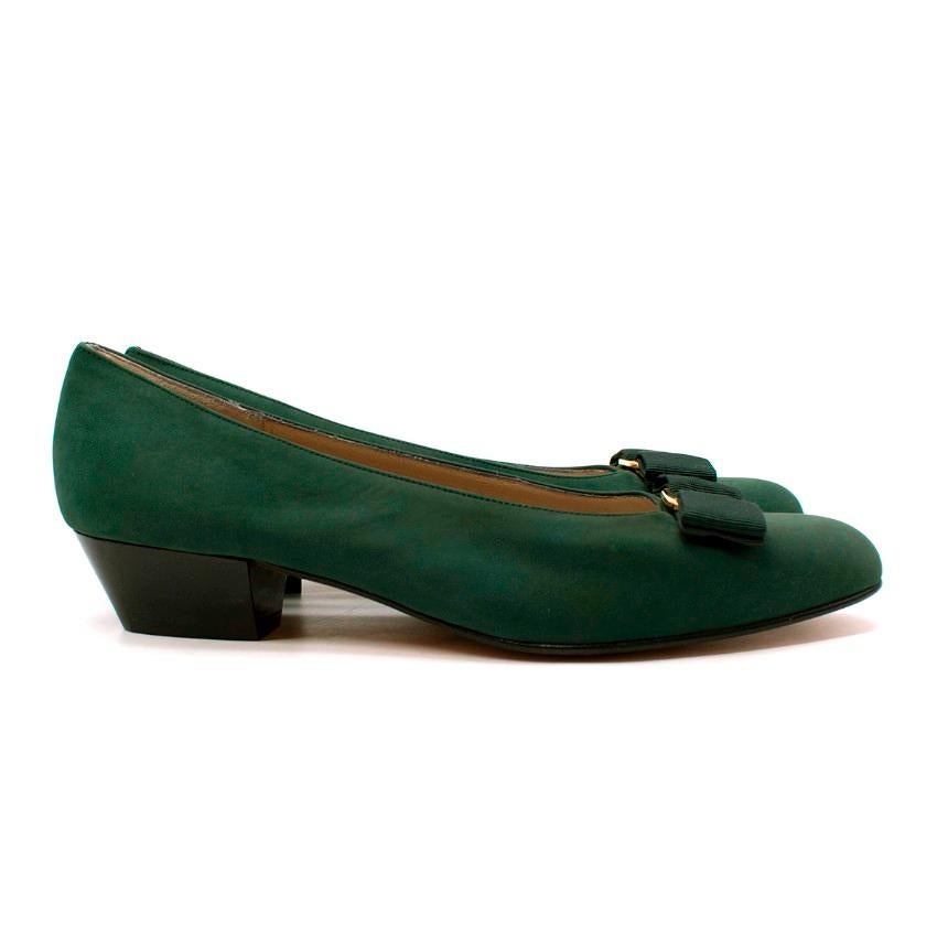 Salvatore Ferragamo Vara Bow Dark Green Suede Heeled Pumps
 

 - Dark green suede pumps set on a black-tone low block heel
 - Round toe embellished with a gold-tone metal and tonal grosgrain bow
 

 Materials:
 Leather
 

 Made in Italy
 

 PLEASE
