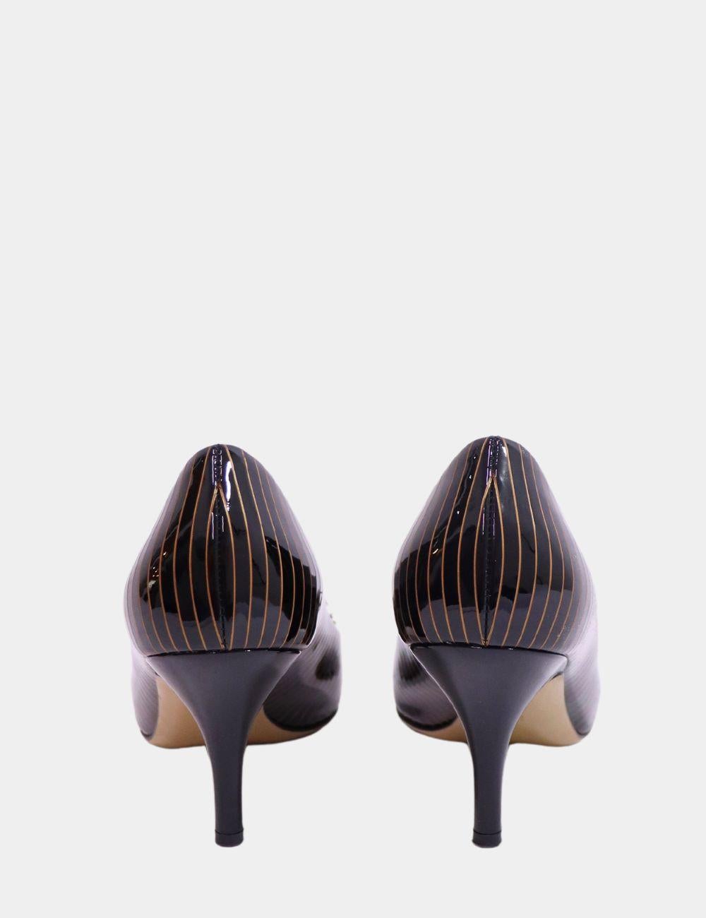 Salvatore Ferragamo Vara Bow Pumps Size EU 37.5 In Excellent Condition In Amman, JO