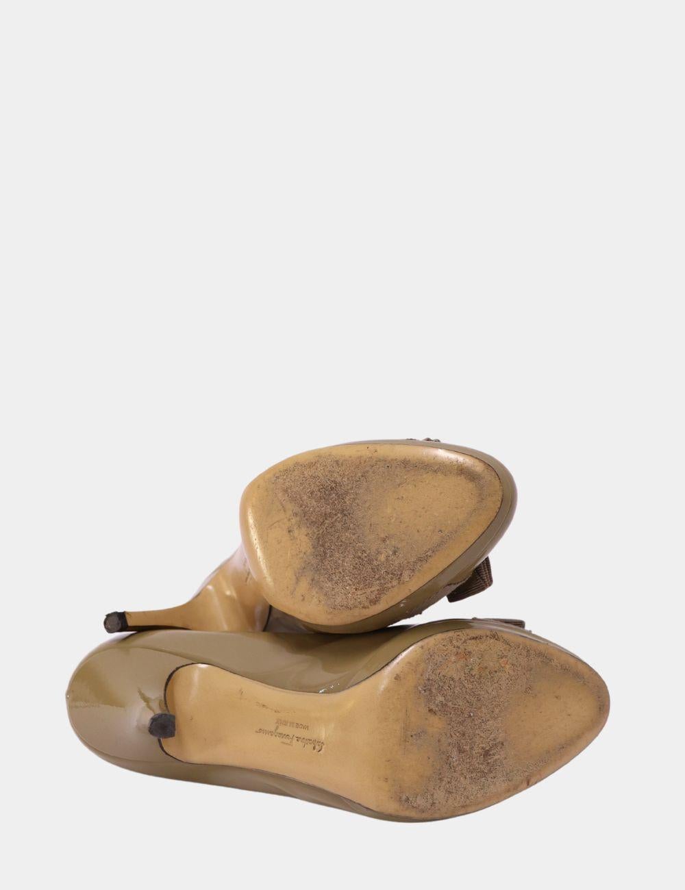 Salvatore Ferragamo Vara Bow Pumps Size EU 38.5 In Good Condition In Amman, JO
