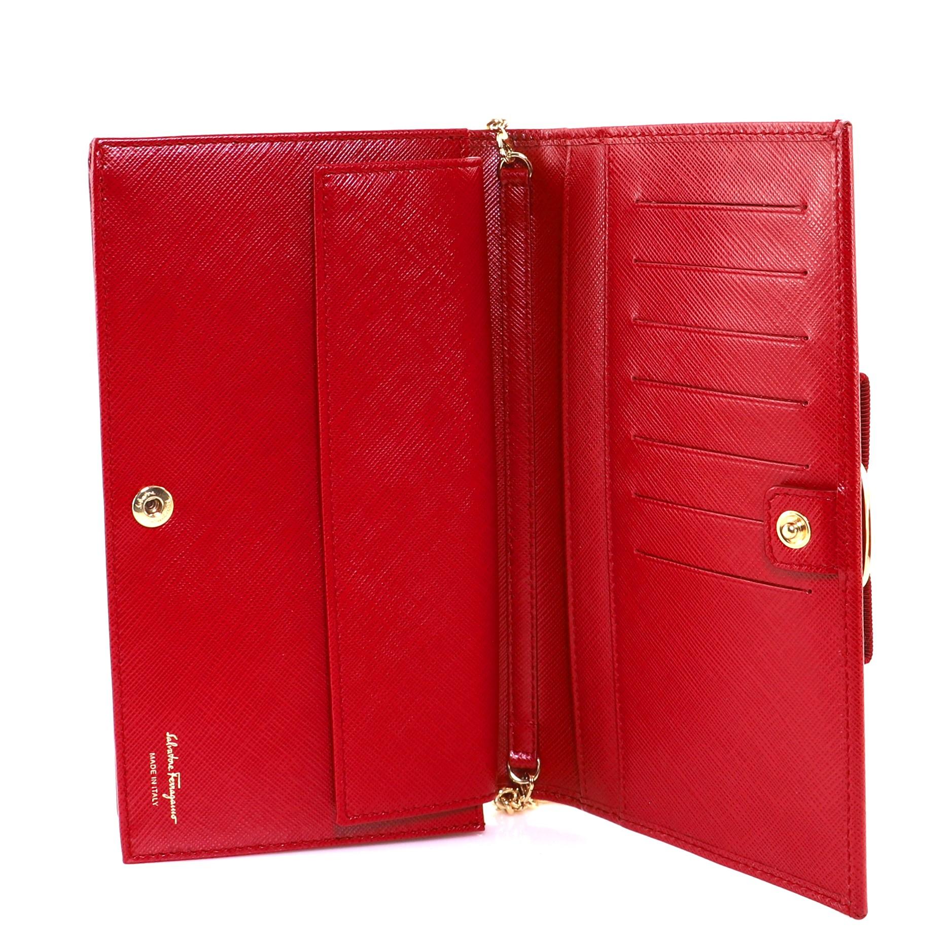 Salvatore Ferragamo Vara Bow Wallet on Chain Leather In Good Condition In NY, NY