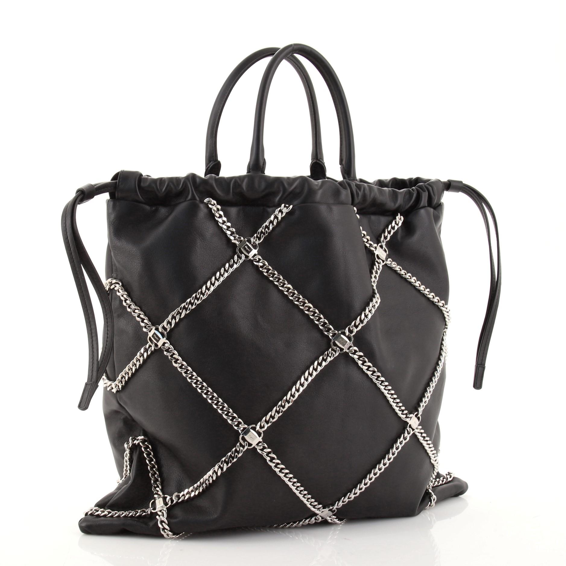 Salvatore Ferragamo Vara Tote aus Leder mit Kettenrahmen und Kordelzug Groß (Schwarz)