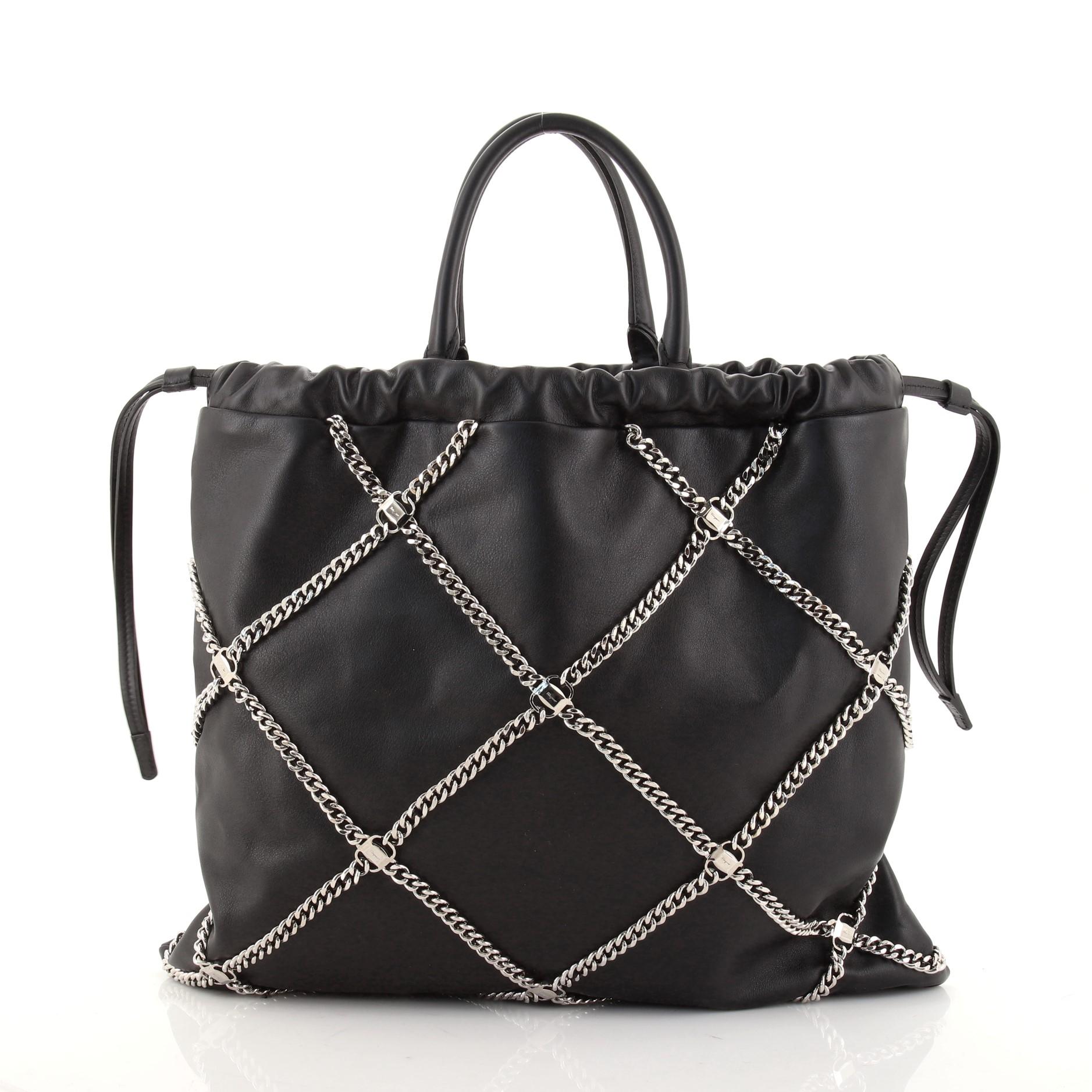 Salvatore Ferragamo Vara Tote aus Leder mit Kettenrahmen und Kordelzug Groß im Zustand „Gut“ in NY, NY