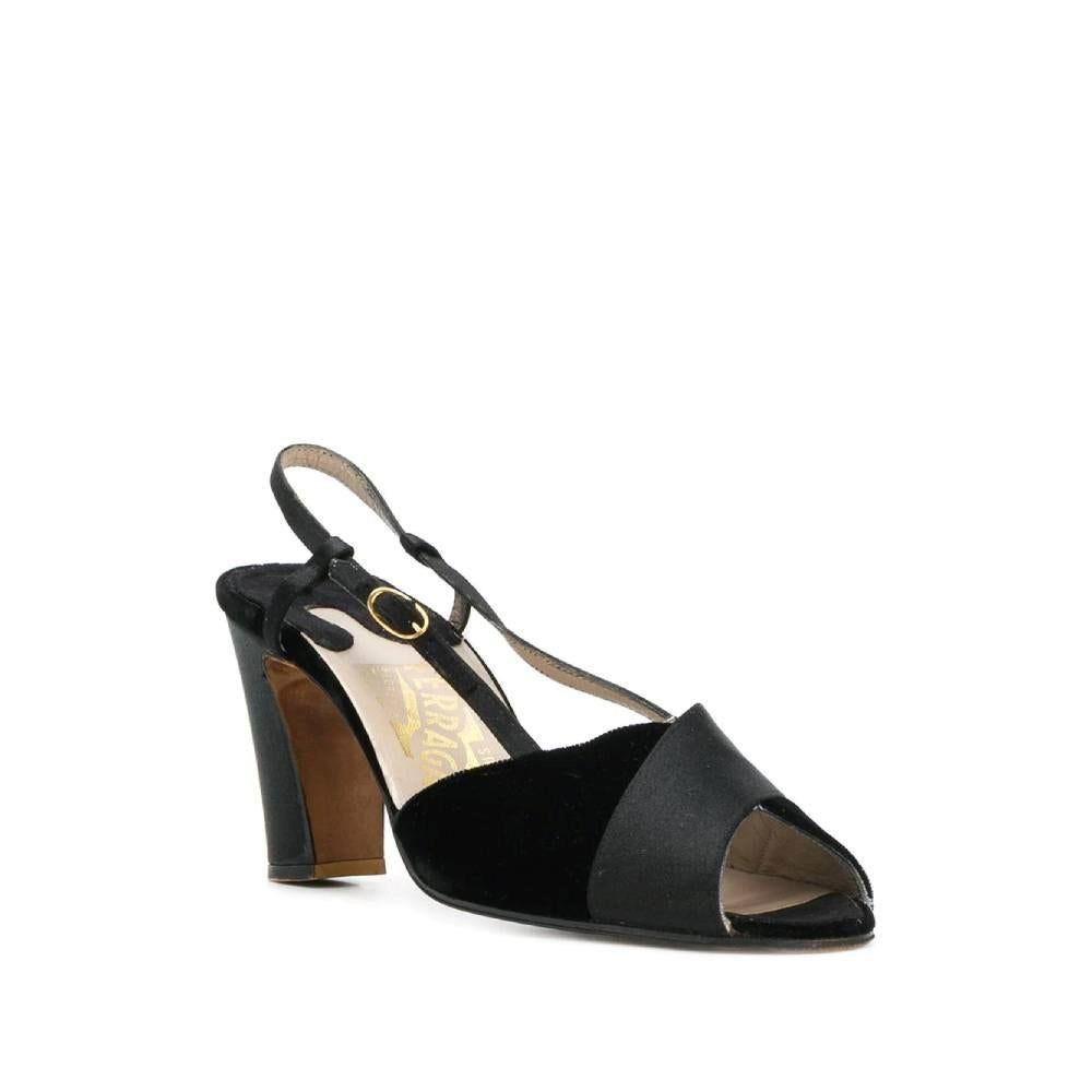 Salvatore Ferragamo 70s black silk satin and velvet sandals. Open toe model, front crossed bands, ankle strap with buckle. Straight heel and leather sole.

Size: 37 IT

Measurements
Insole length: 23,5 cm
Heel height: 7,5 cm

Product code: