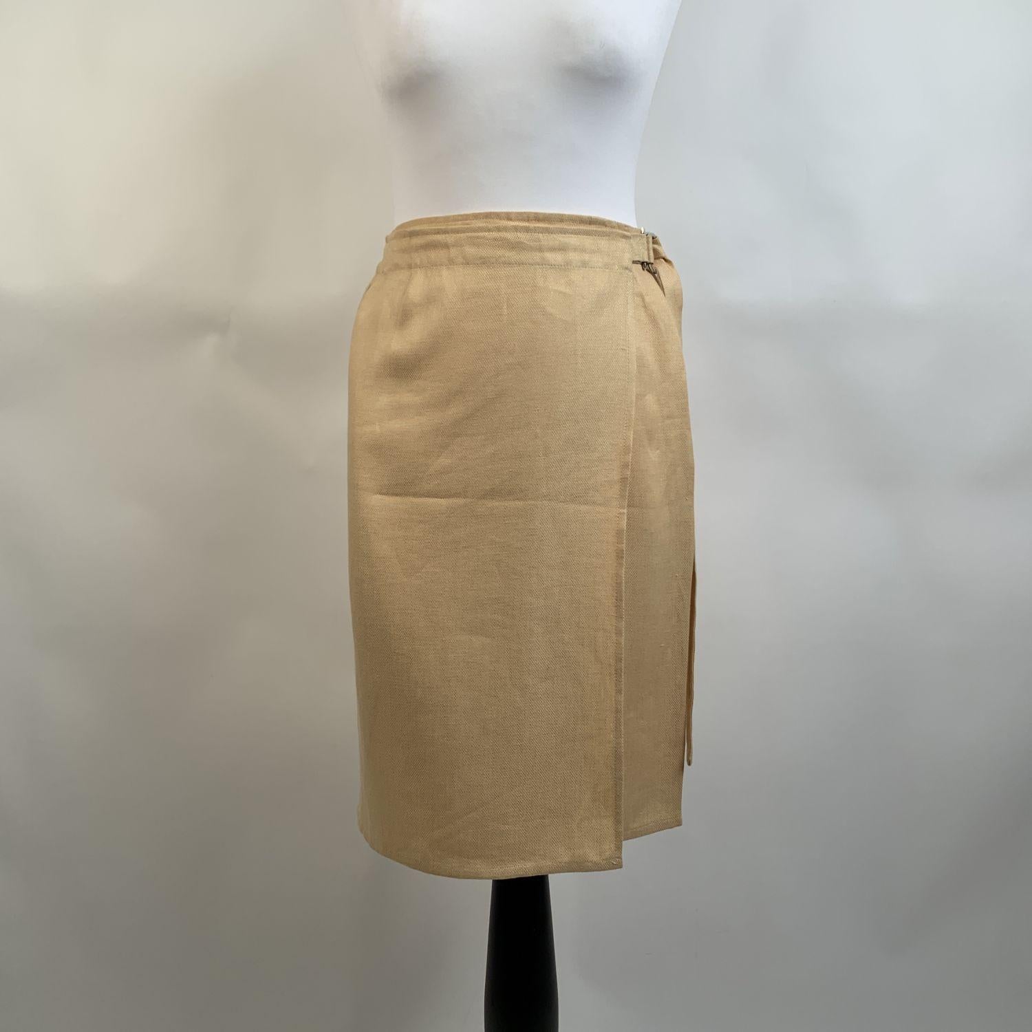 Salvatore Ferragamo vintage wrap skirt with pencil design. The skirt closes with an adjustable strap. Composition: 65% Linen, 35% Silk. Color / Effect: Beige. Size: 44 IT, 10 USA, 40 F, 40 D (it should correspond to a MEDIUM