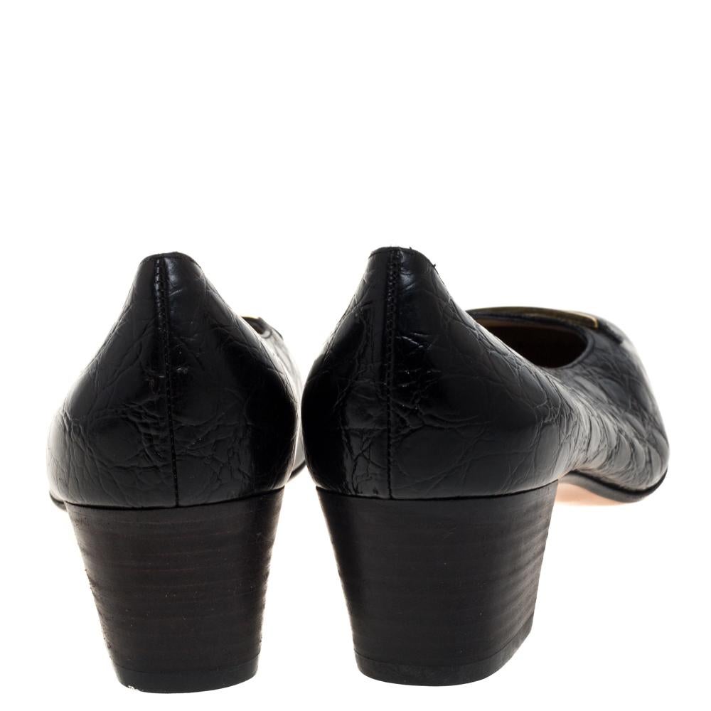 Salvatore Ferragamo Vintage Pumps aus schwarzem Leder mit Kroko-Prägung Größe 38,5 (Schwarz)