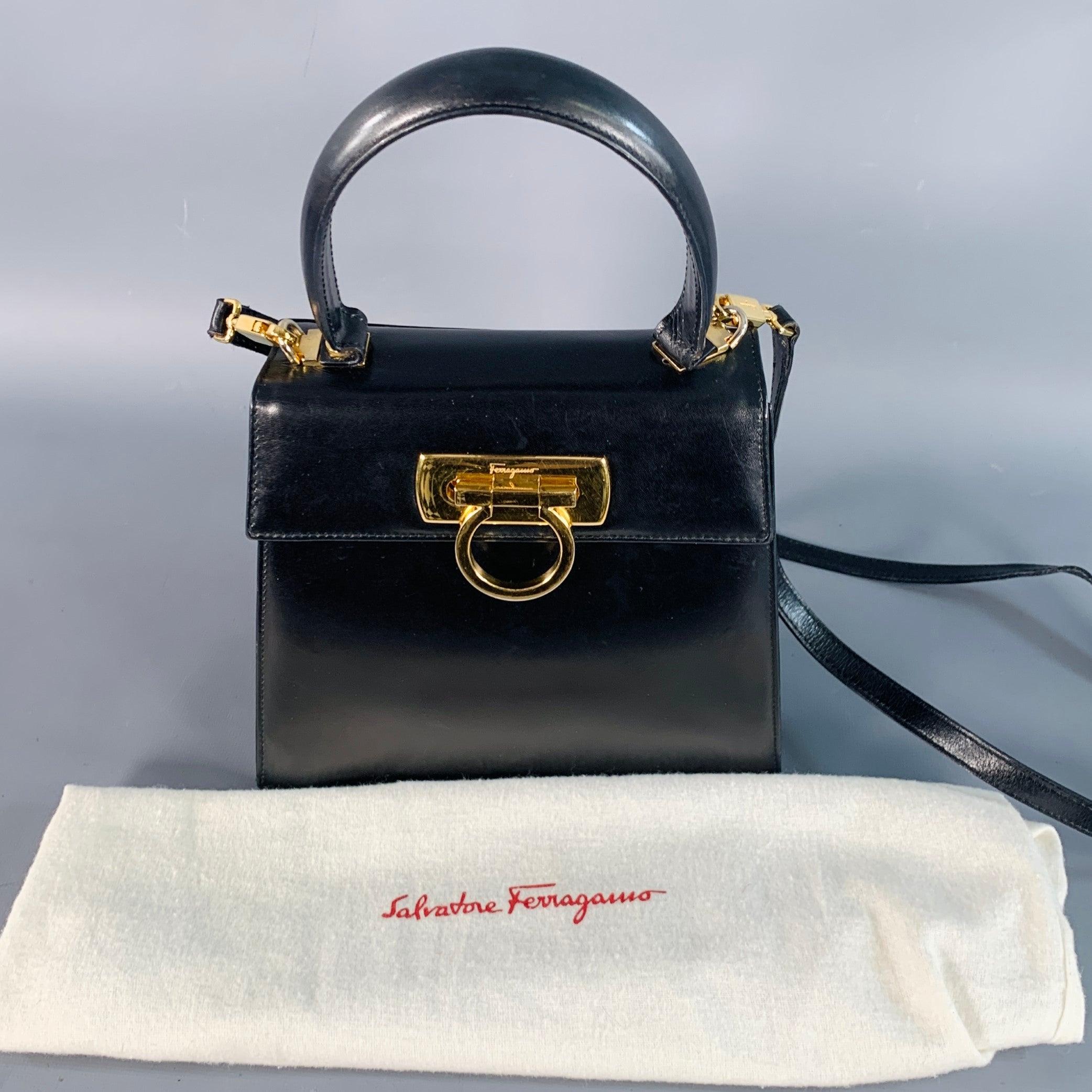 SALVATORE FERRAGAMO Vintage Schwarz Gold Leder Griffe Handtasche im Angebot 4