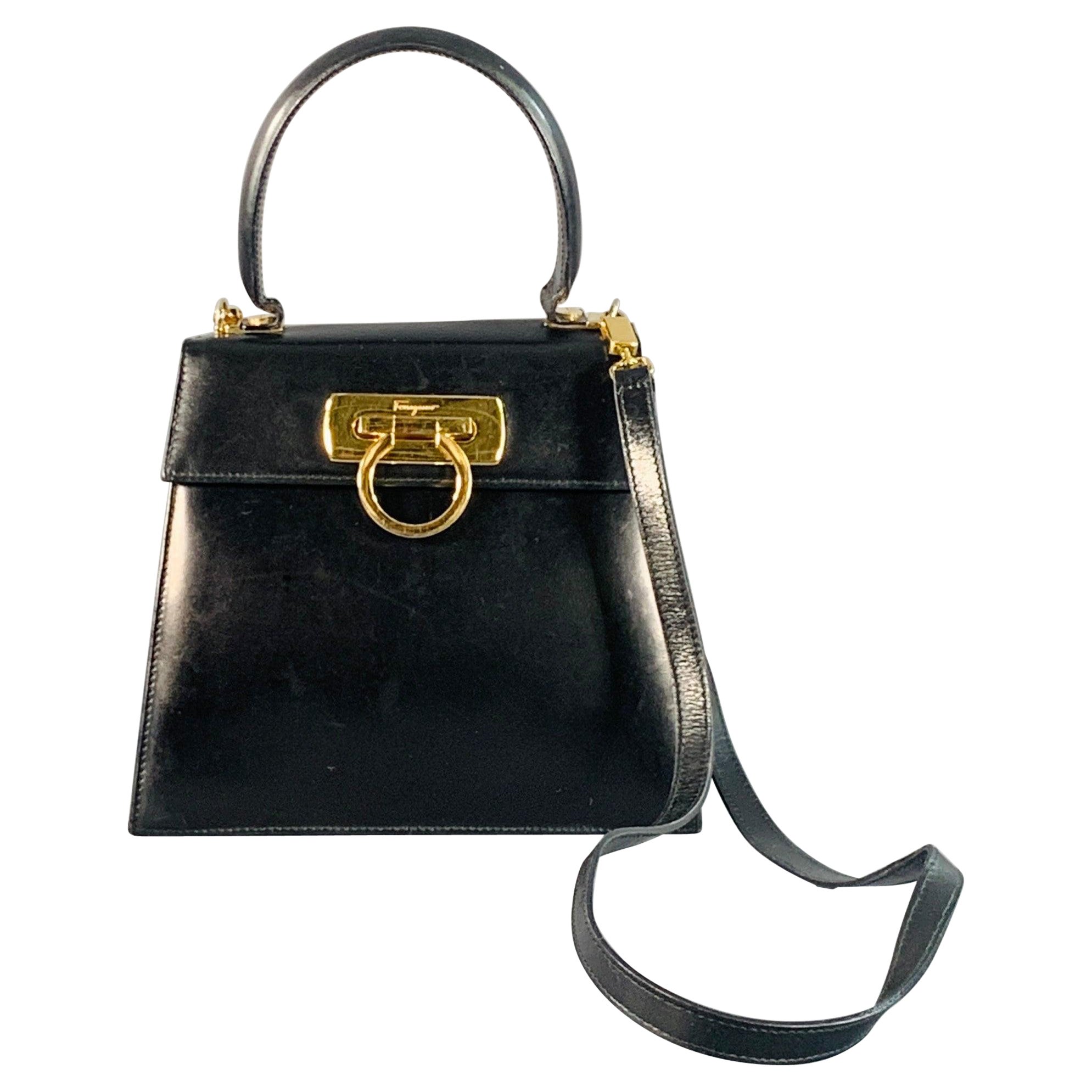 SALVATORE FERRAGAMO Vintage Schwarz Gold Leder Griffe Handtasche im Angebot