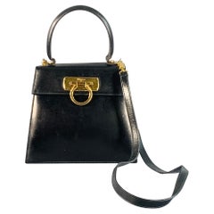SALVATORE FERRAGAMO Bolso de mano vintage de cuero negro dorado con asas superiores