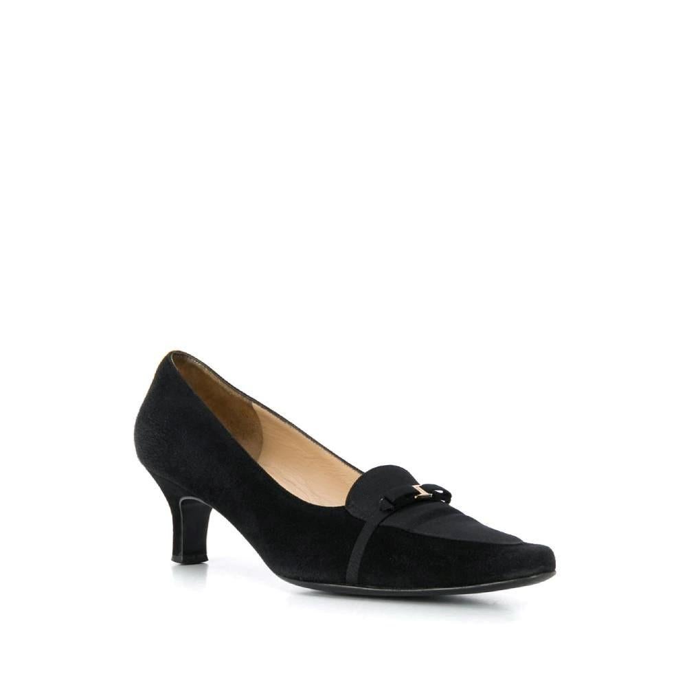 Salvatore Ferragamo black suede 80s pumps. Loafer-style toe with ribbed silk insert and decorative bow with small gold-tone buckle. Kitten heel.

Size: 38 IT

Measurements
Insole length: 25 cm
Heel: 5 cm

Product code: A8130

Notes: The item shows