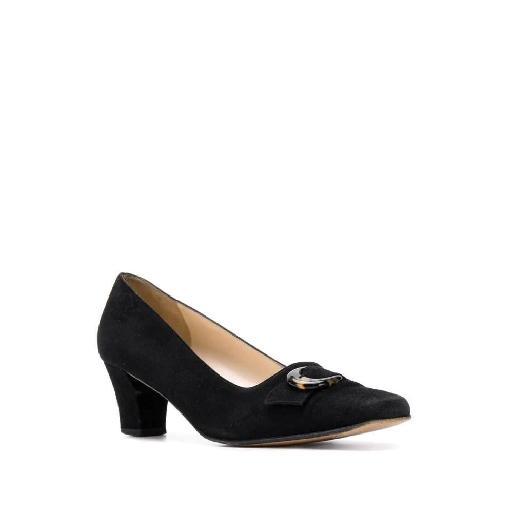 Salvatore Ferragamo black suede 80s pumps. Square toe, front strap with animalier plastic buckle and square midi heel.

Size: 38 IT

Measurements
Insole length: 24,5 cm
Heel height: 5,5 cm

Product code: A8131

Composition: Suede - Plastic

Made in: