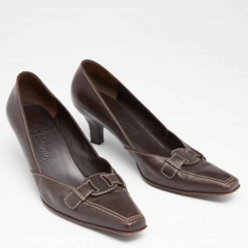 Salvatore Ferragamo Vintage Brown Leder Spitze Zehenpumps Größe 40.5 im Zustand „Gut“ im Angebot in Dubai, Al Qouz 2