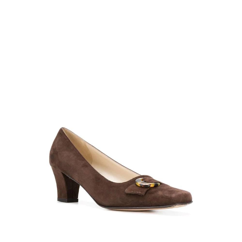 Salvatore Ferragamo brown suede 80s pumps. Square toe, front strap with animalier plastic buckle and square midi heel.

Size: 38 IT

Measurements
Insole length: 24,5 cm
Heel height: 5,5 cm

Product code: A8129

Composition: Suede - Plastic

Made in: