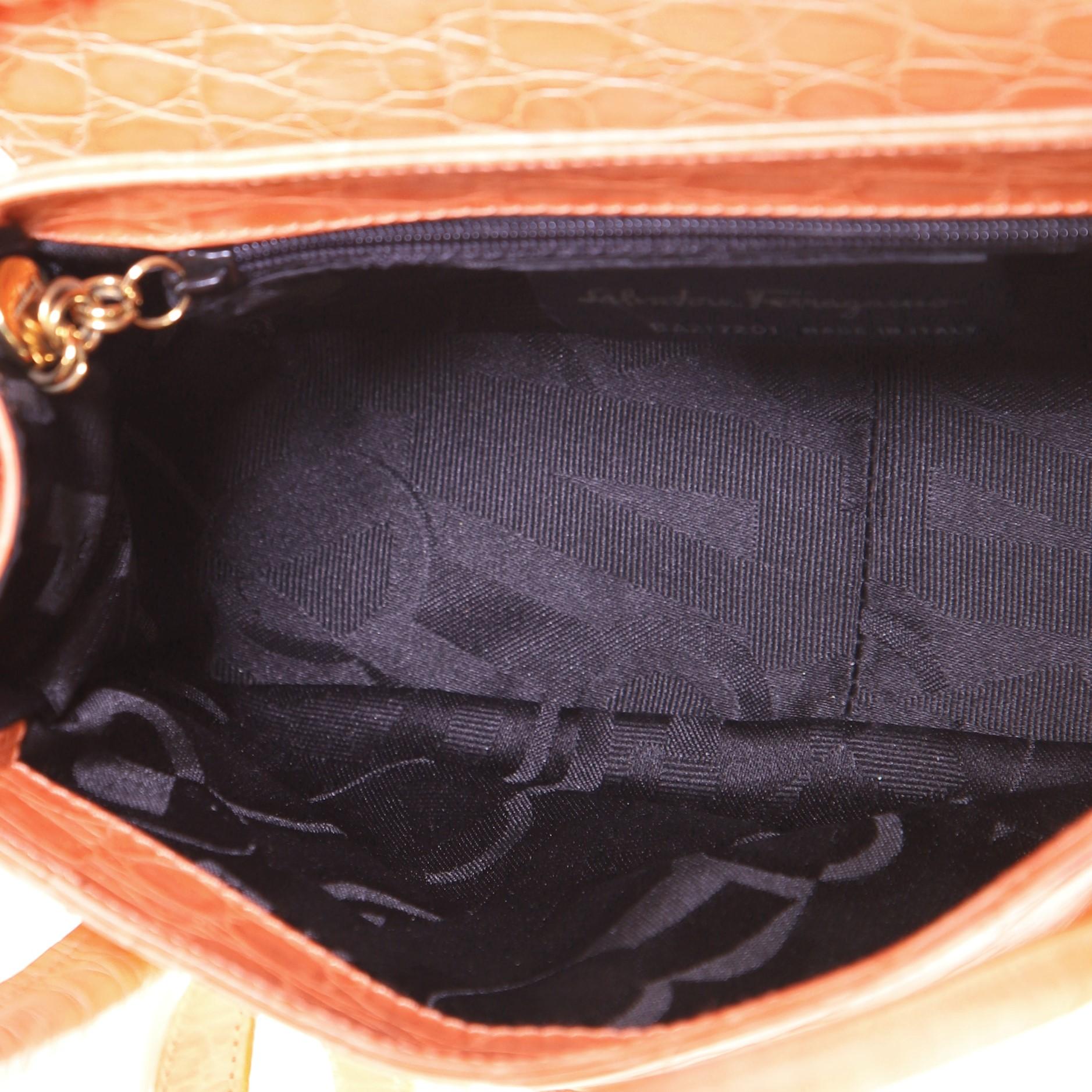 Salvatore Ferragamo Vintage Umwandelbare Klappe Schultertasche Krokodil geprägtes Leder für Damen oder Herren