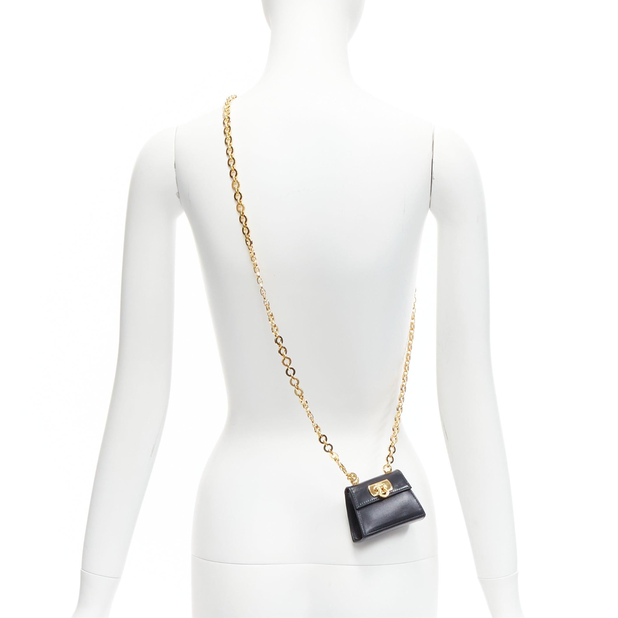 SALVATORE FERRAGAMO Vintage Gancini black gold chain mini waist belt bag
Reference: TGAS/D00685
Brand: Salvatore Ferragamo
Model: GAncini
Material: Leather
Color: Black, Gold
Pattern: Solid
Closure: Buckle
Lining: Black Fabric
Extra Details: Gold