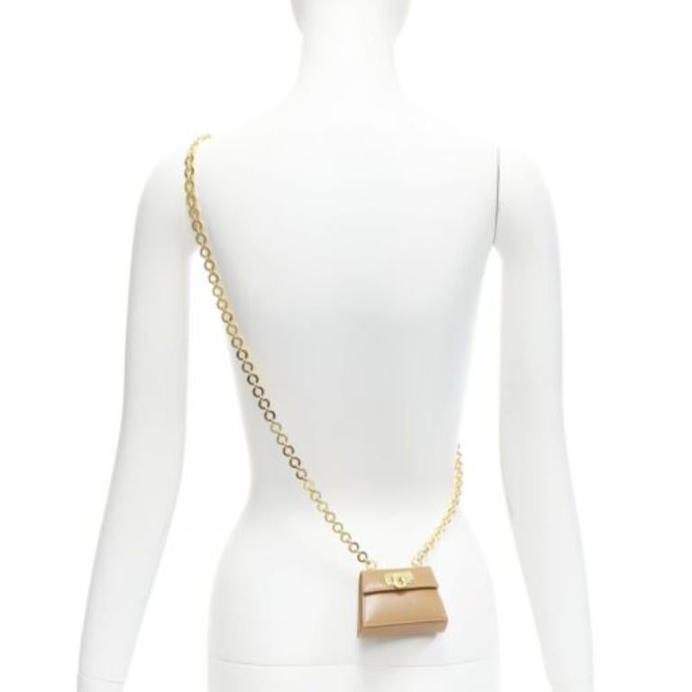 SALVATORE FERRAGAMO Vintage Gancini brown gold chain mini waist bag
Reference: TGAS/D00686
Brand: Salvatore Ferragamo
Model: Gancini
Material: Leather
Color: Gold, Brown
Pattern: Solid
Closure: Buckle
Lining: Black Fabric
Extra Details: Gold waist