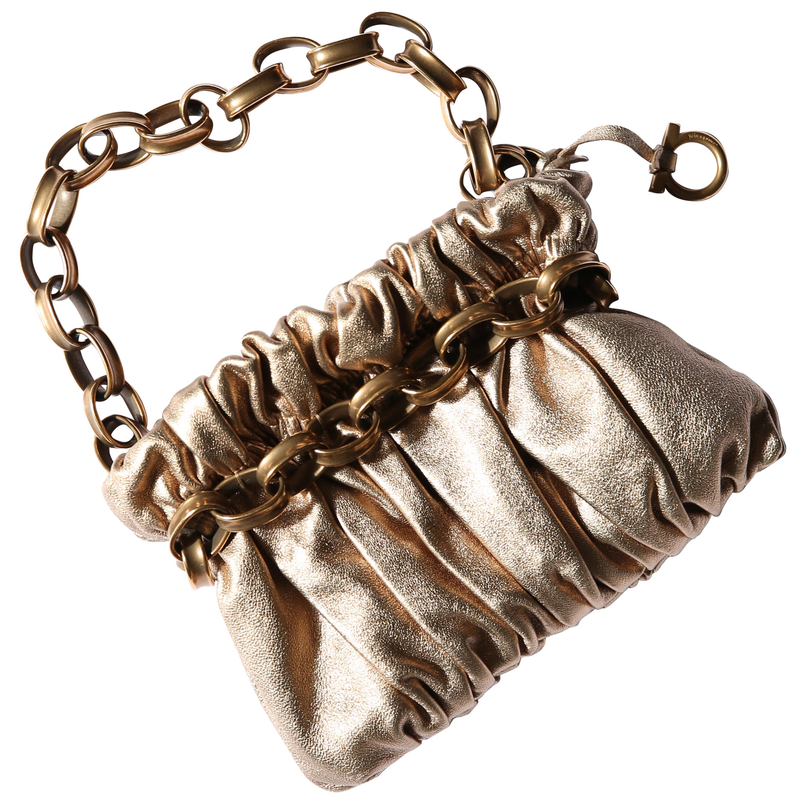 Salvatore Ferragamo Vintage Goldfarbene Ledertasche mit klobigem Kettenarmband