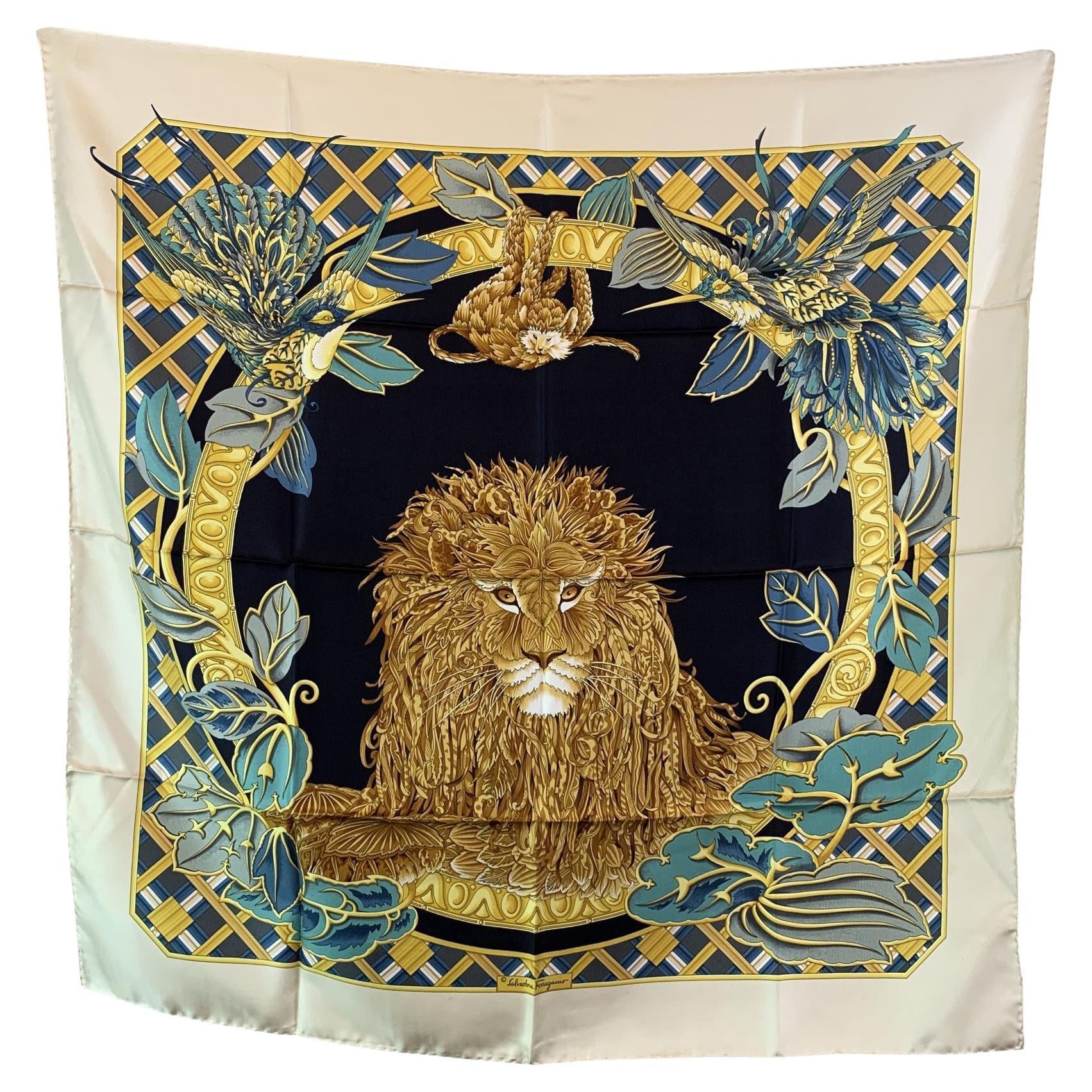 Sciarpa in seta con stampa leone e uccelli di Salvatore Ferragamo Vintage