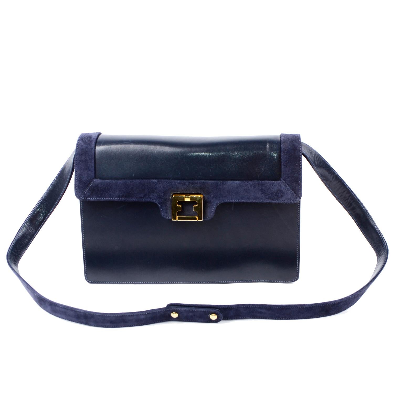 Salvatore Ferragamo Vintage Marineblaue Leder-Umhängetasche oder Clutch-Handtasche (Schwarz) im Angebot