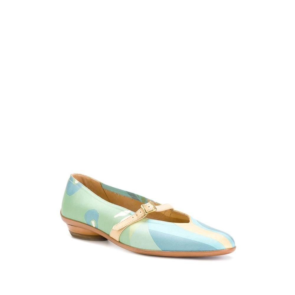 Salvatore Ferragamo pastel multicolor silk and leather 90s ballet flats. Mary Jane model with small gold-tone buckle. Round toe and low oval heel.

Size: 36.5 EU

Insole length: 23,5 cm
Heel: 1,5 cm

Product code: A6478

Notes: Item shows a slight