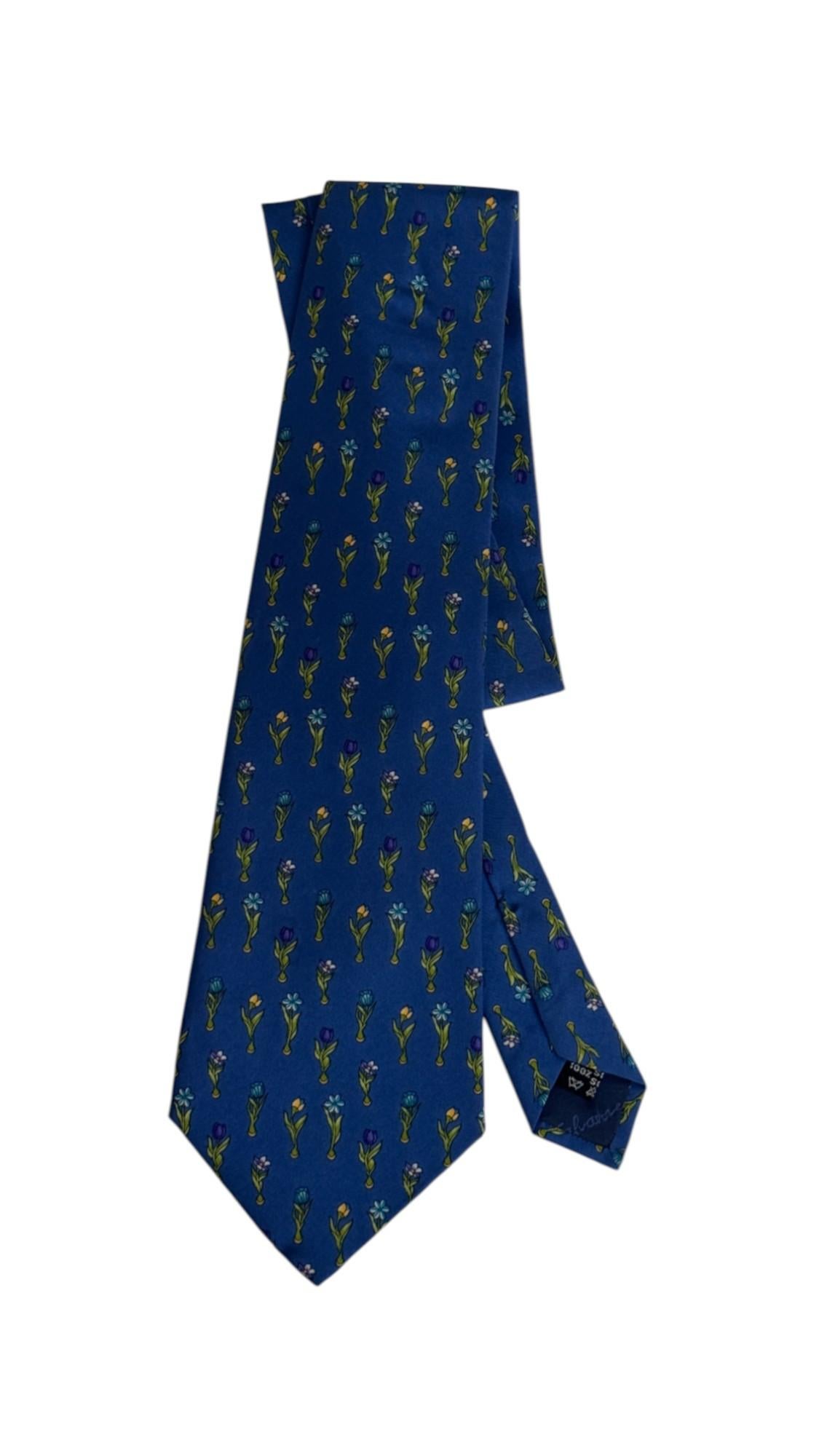 Salvatore Ferragamo Vintage Krawatte - Blaue Seide mit mehrfarbigem Blumendruck im Zustand „Gut“ im Angebot in Milano, IT