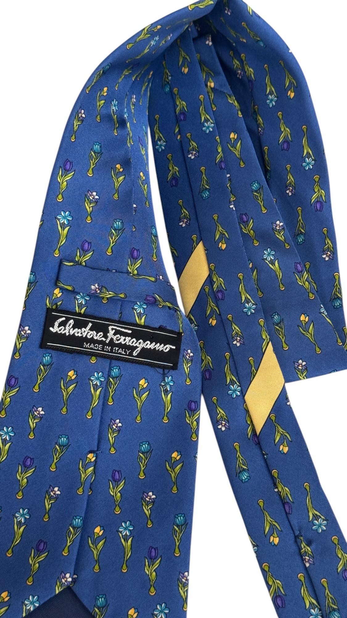 Salvatore Ferragamo Vintage Krawatte - Blaue Seide mit mehrfarbigem Blumendruck im Angebot 1