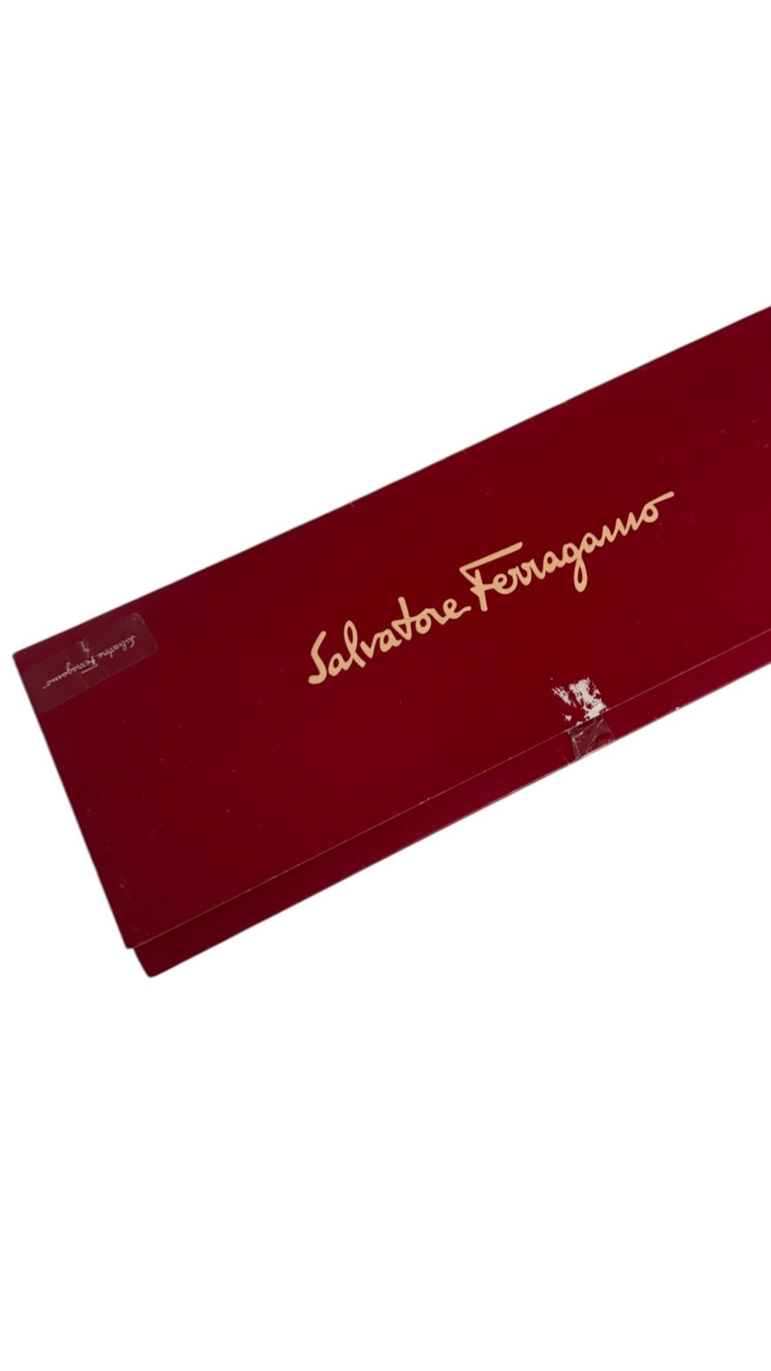 Salvatore Ferragamo Vintage Krawatte - Rennwagen und karierte Flagge Druck - Burgunderrot (Black) im Angebot