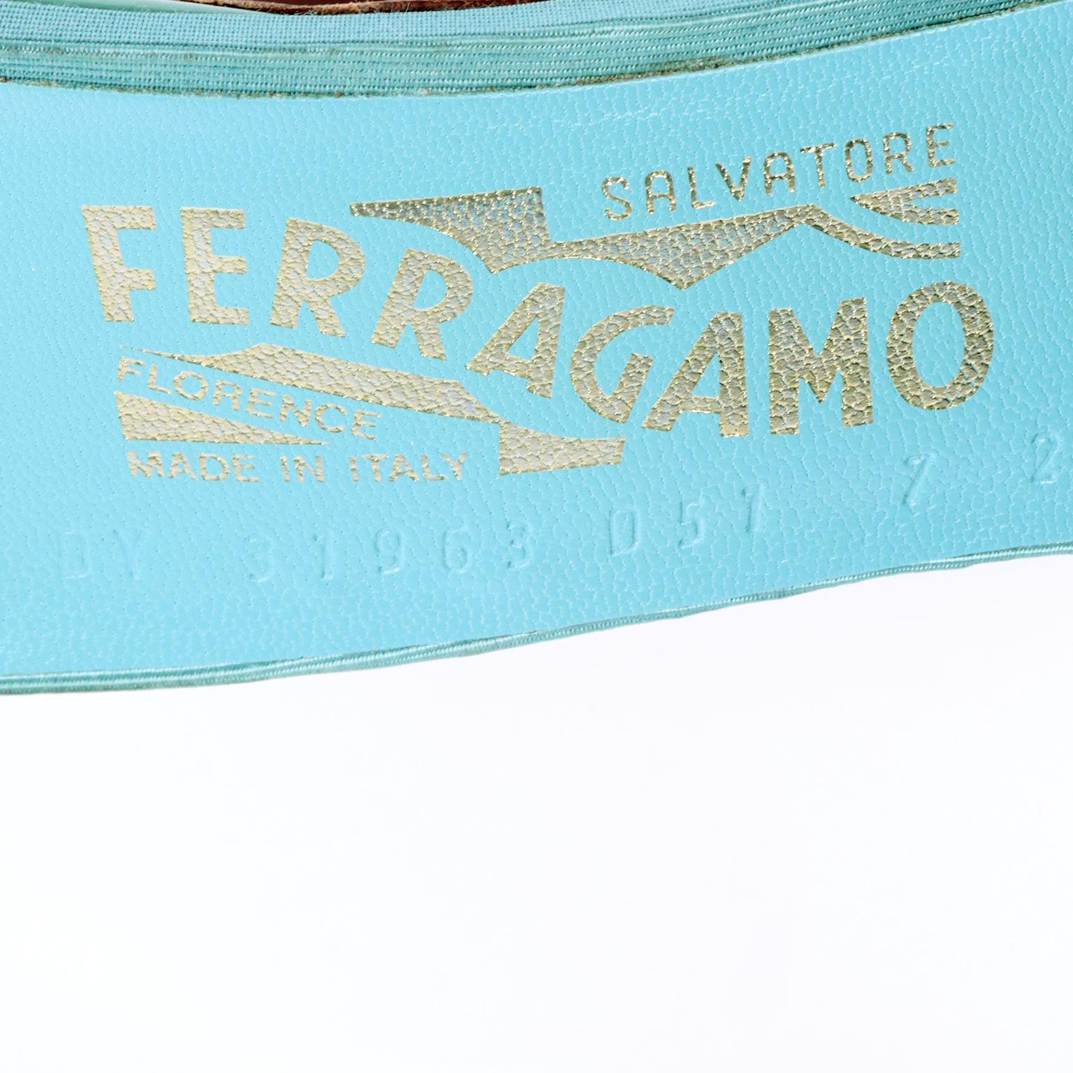 Salvatore Ferragamo - Sandales vintage bleu turquoise avec nœud et talons bas en vente 2