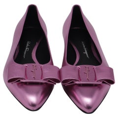 Ballerines « Viva » de Salvatore Ferragamo, ornées d'un nœud, en cuir de veau rose métallisé