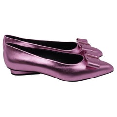 Ballerines « Viva » de Salvatore Ferragamo, ornées d'un nœud, en cuir de veau rose métallisé
