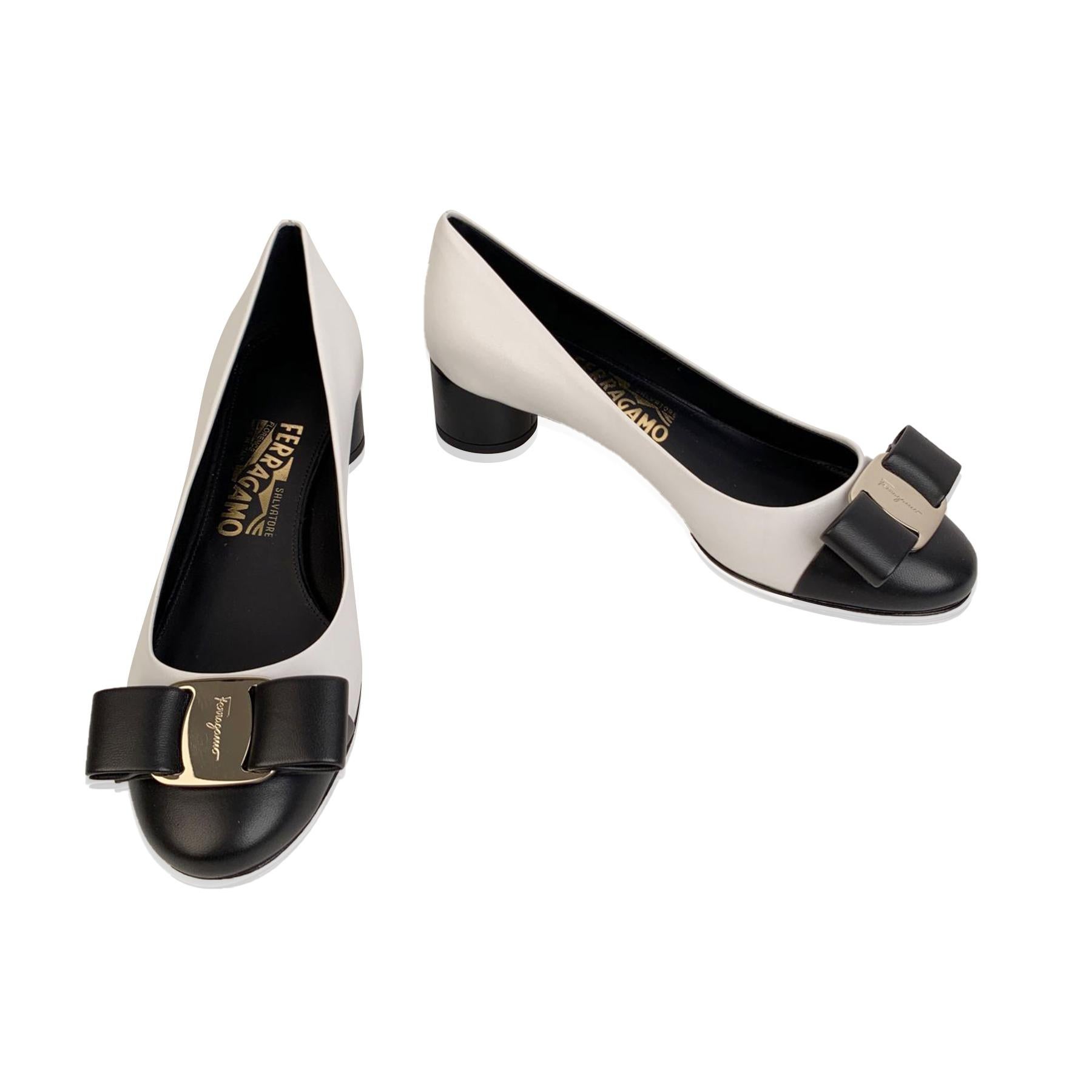 Beautiful Salvatore Ferragamo bicolor 'Ivrea Ct' pumps, from the 2018 Spring/Summer collection. Crafted in white leather with contrast black leather cap toe and heels. They feature a round toe, slip-on design, Vara-bow detailing with gold metal