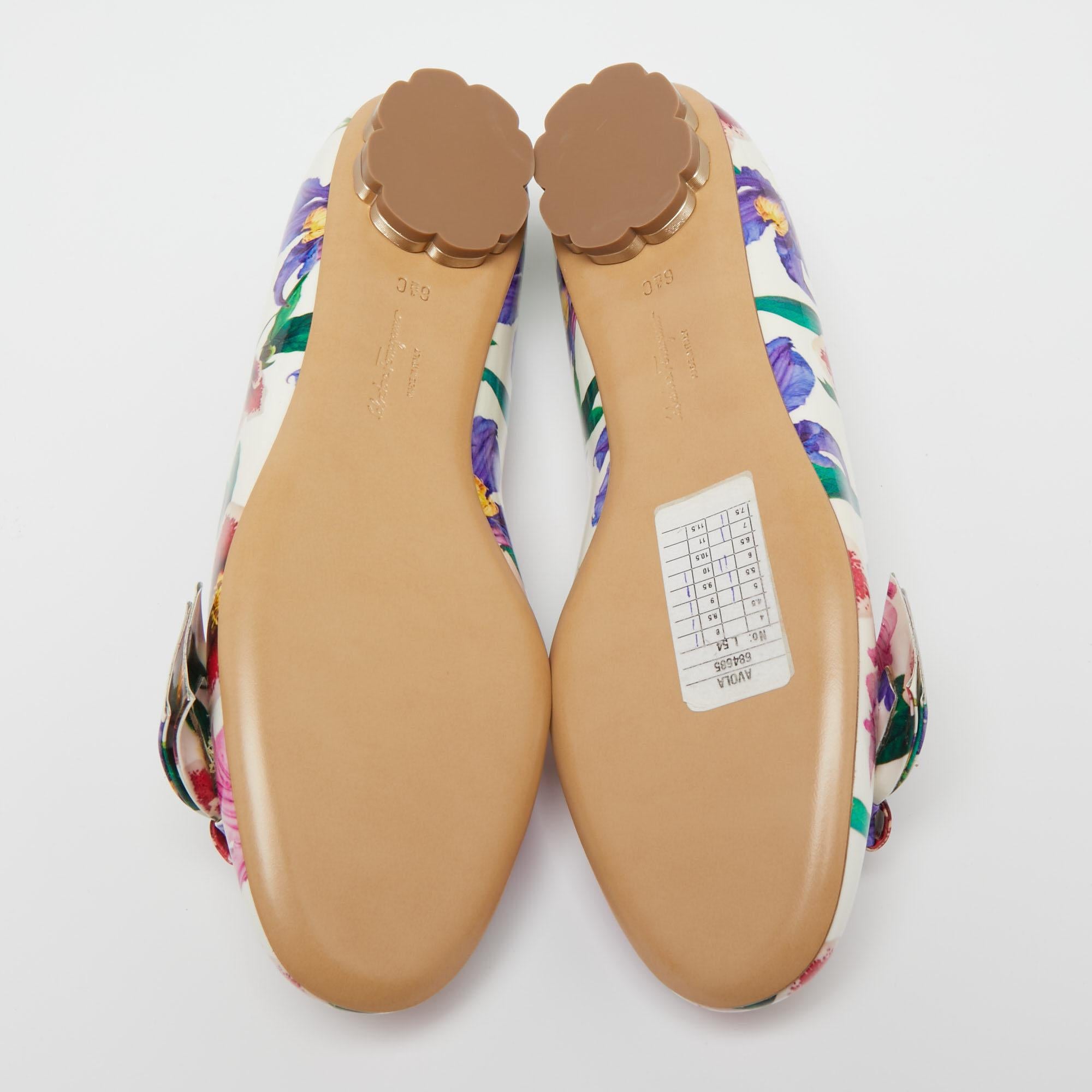 Salvatore Ferragamo White Floral Print Leather Avola Bow Ballet Flats Size 37 In New Condition In Dubai, Al Qouz 2