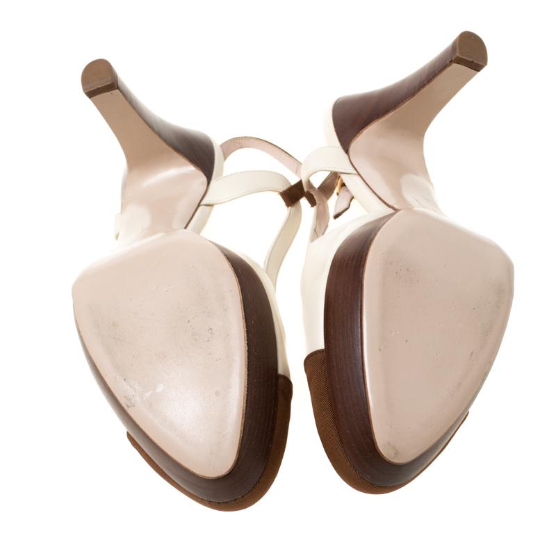 Salvatore Ferragamo White Leather And Brown Canvas Slingback Sandals Size 39.5 In Good Condition For Sale In Dubai, Al Qouz 2
