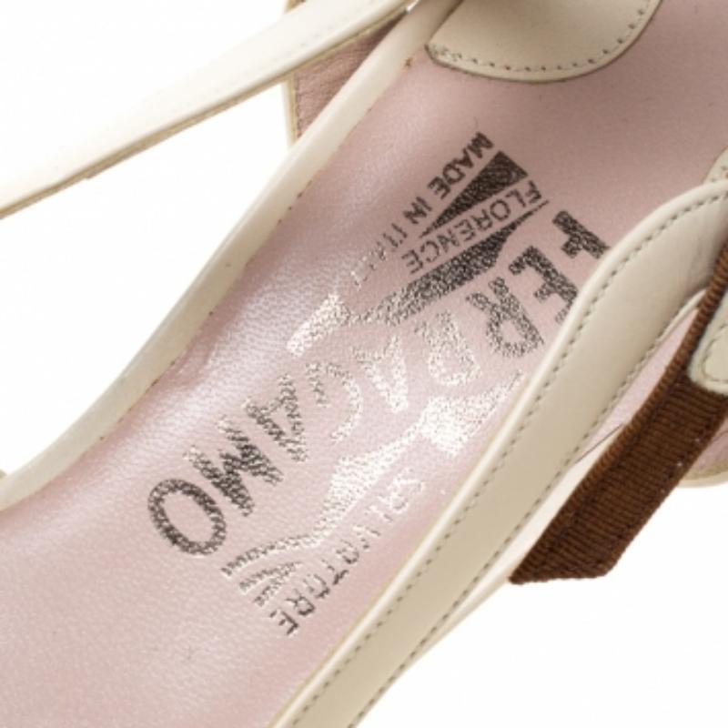Blanc Salvatore Ferragamo White Leather Canvas Slingback Platform Sandals Size 39.5 en vente