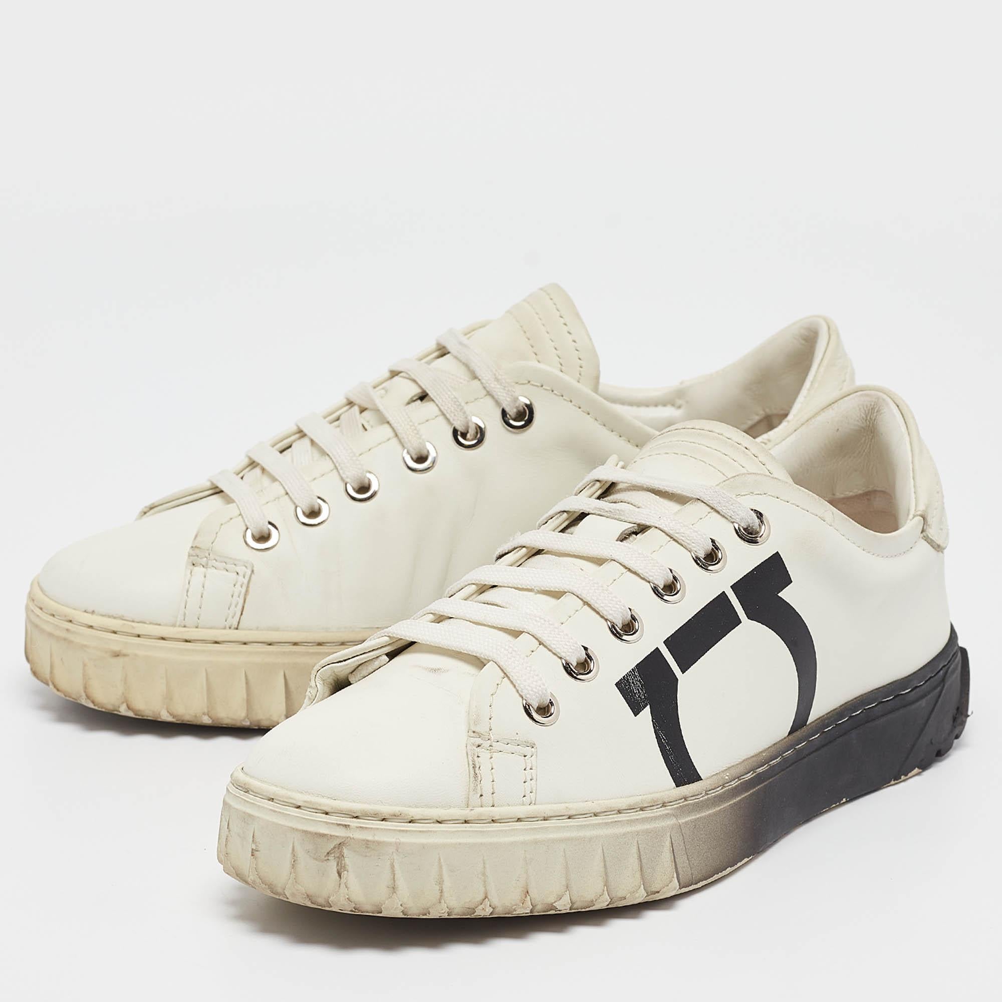 Give your outfit a chic update with this pair of designer sneakers. The creation is sewn perfectly to help you make a statement in them for a long time.