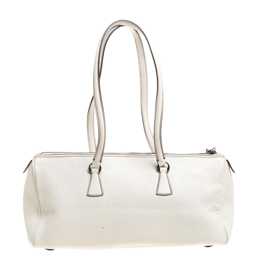 Mit dieser Schultertasche von Salvatore Ferragamo können Sie nichts falsch machen. Verleihen Sie Ihrem Look mit dieser Ledertasche einen Hauch von subtilem Stil. Sie hat eine elegante Form mit dem charakteristischen Gancio-Motiv auf der Vorderseite