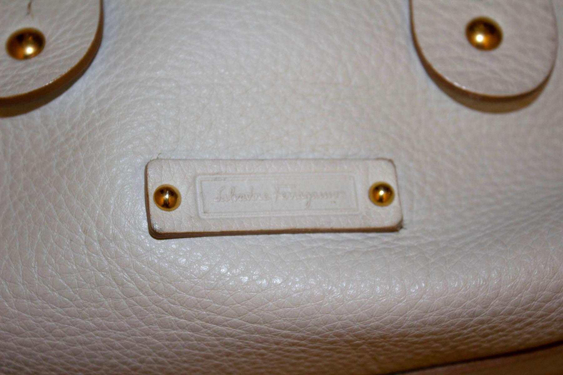 Women's or Men's Salvatore Ferragamo White Leather Handbag For Sale